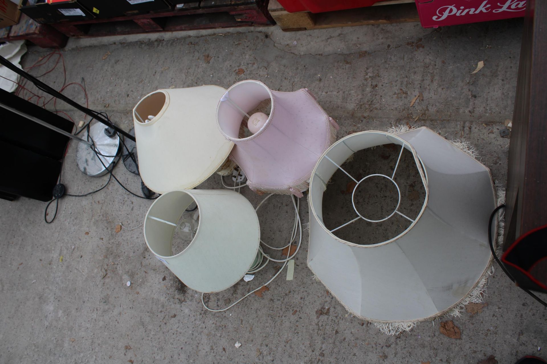FOUR TABLE LAMPS WITH SHADES - Bild 2 aus 2
