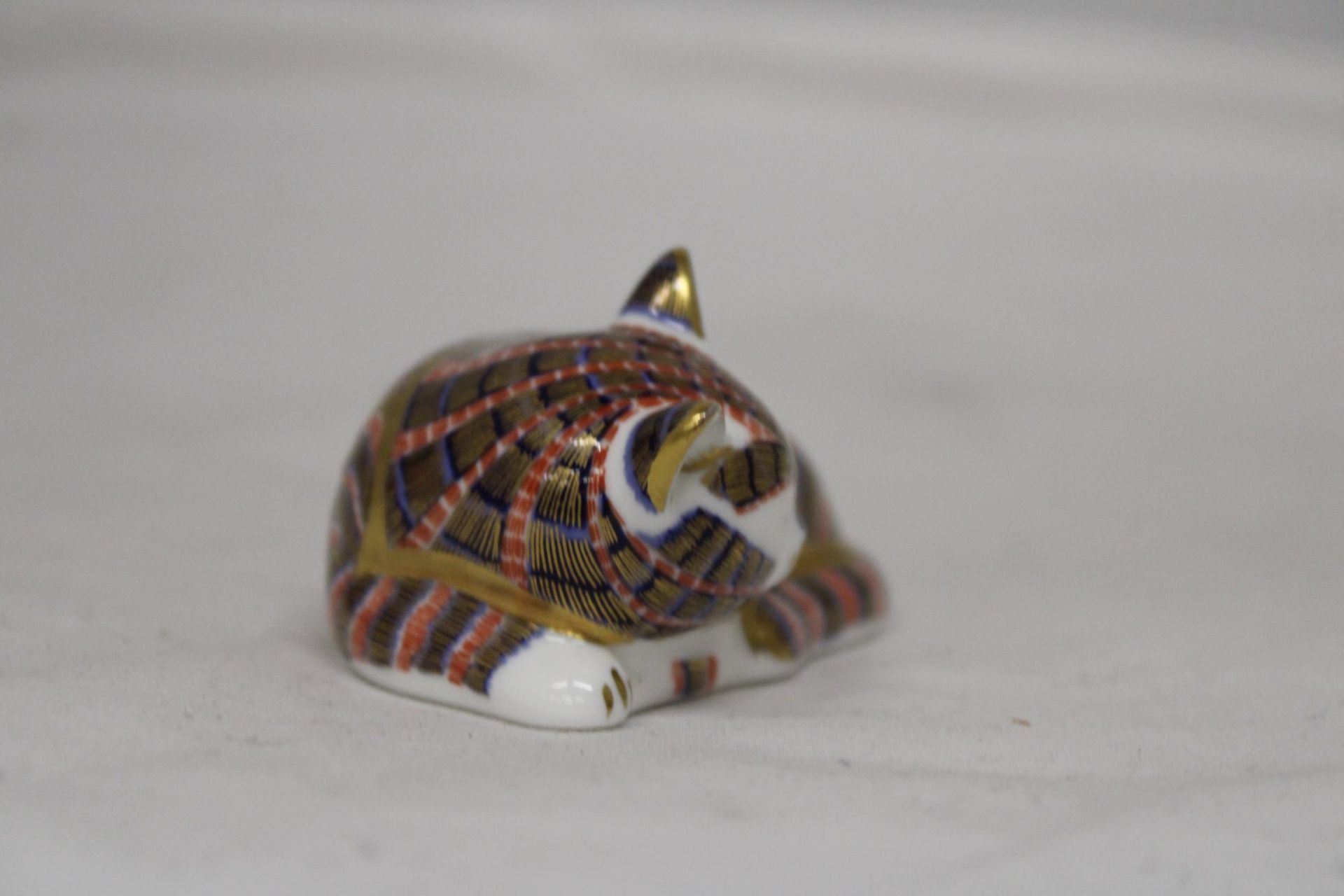 A ROYAL CROWN DERBY SLEEPING CAT (FIRSTS) - Image 5 of 6
