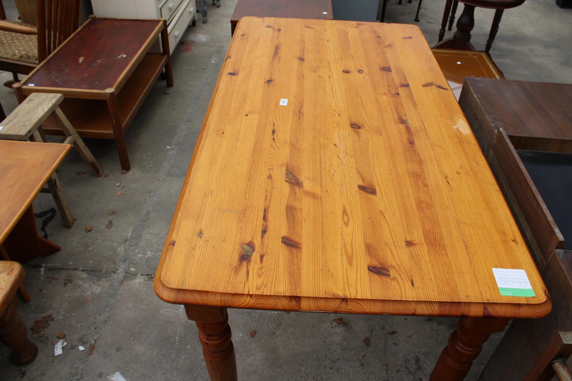 A PINE KITCHEN TABLE ON TURNED LEGS 59" X 31" - Image 2 of 2