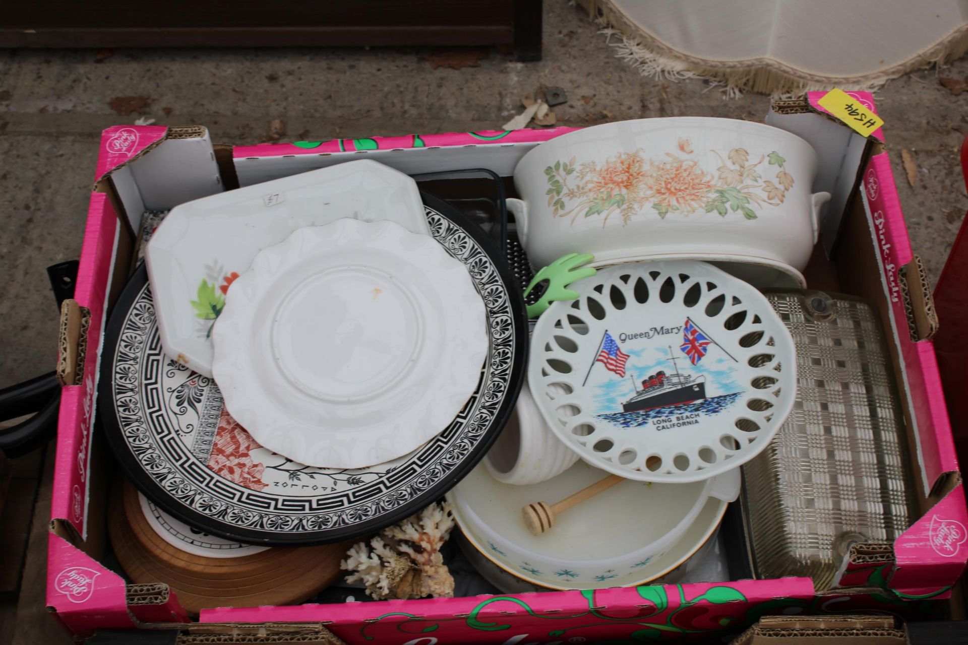 AN ASSORTMENT OF HOUSEHOLD CLEARANCE ITEMS - Image 5 of 6