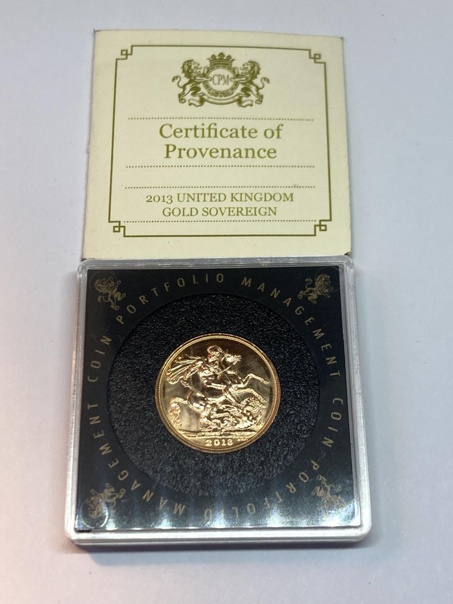 A 2013 GOLD SOVEREIGN WITH CERTIFICATE OF AUTHENTICITY