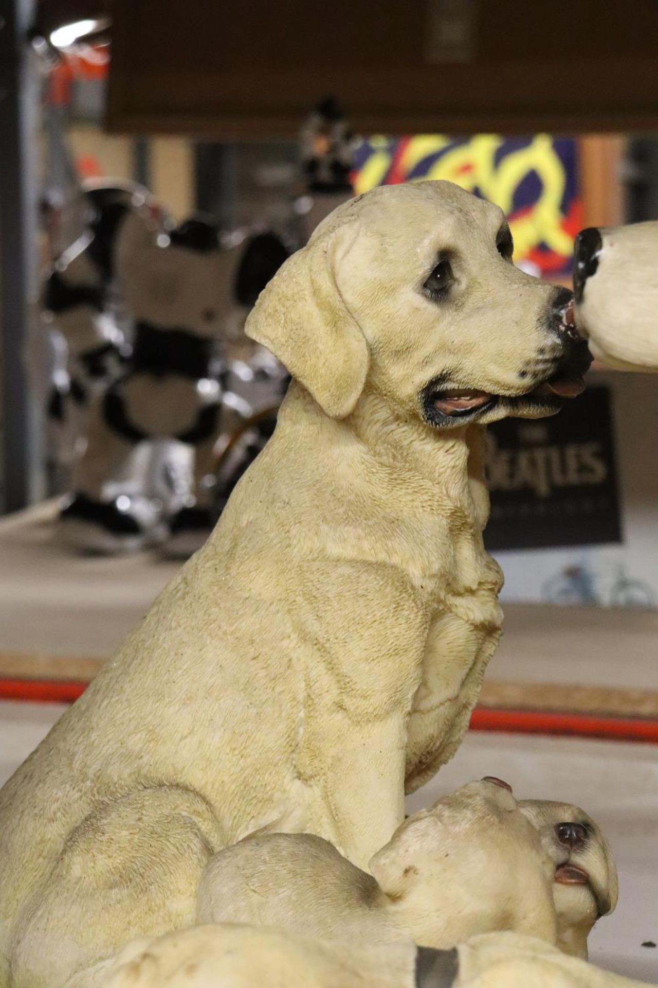 THREE LARGE RESIN GOLDEN LABRADOR DOG FIGURES - Bild 3 aus 5