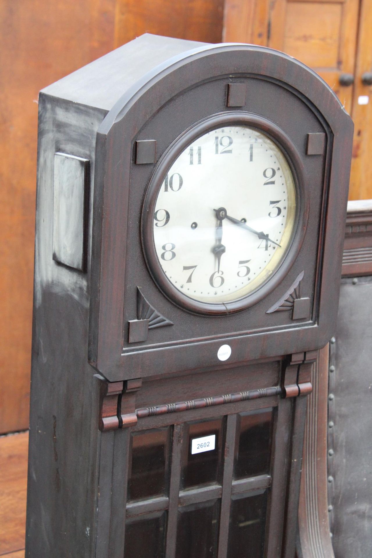 AN EARLY 20TH CENTURY HALL CLOCK WITH WESTMINSTER CHIME, KEYS AND PENDULUM - Image 2 of 4