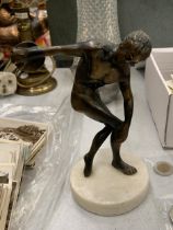 A BRONZE MODEL OF A GREEK DISCUS THROWER, HEIGHT 19CM