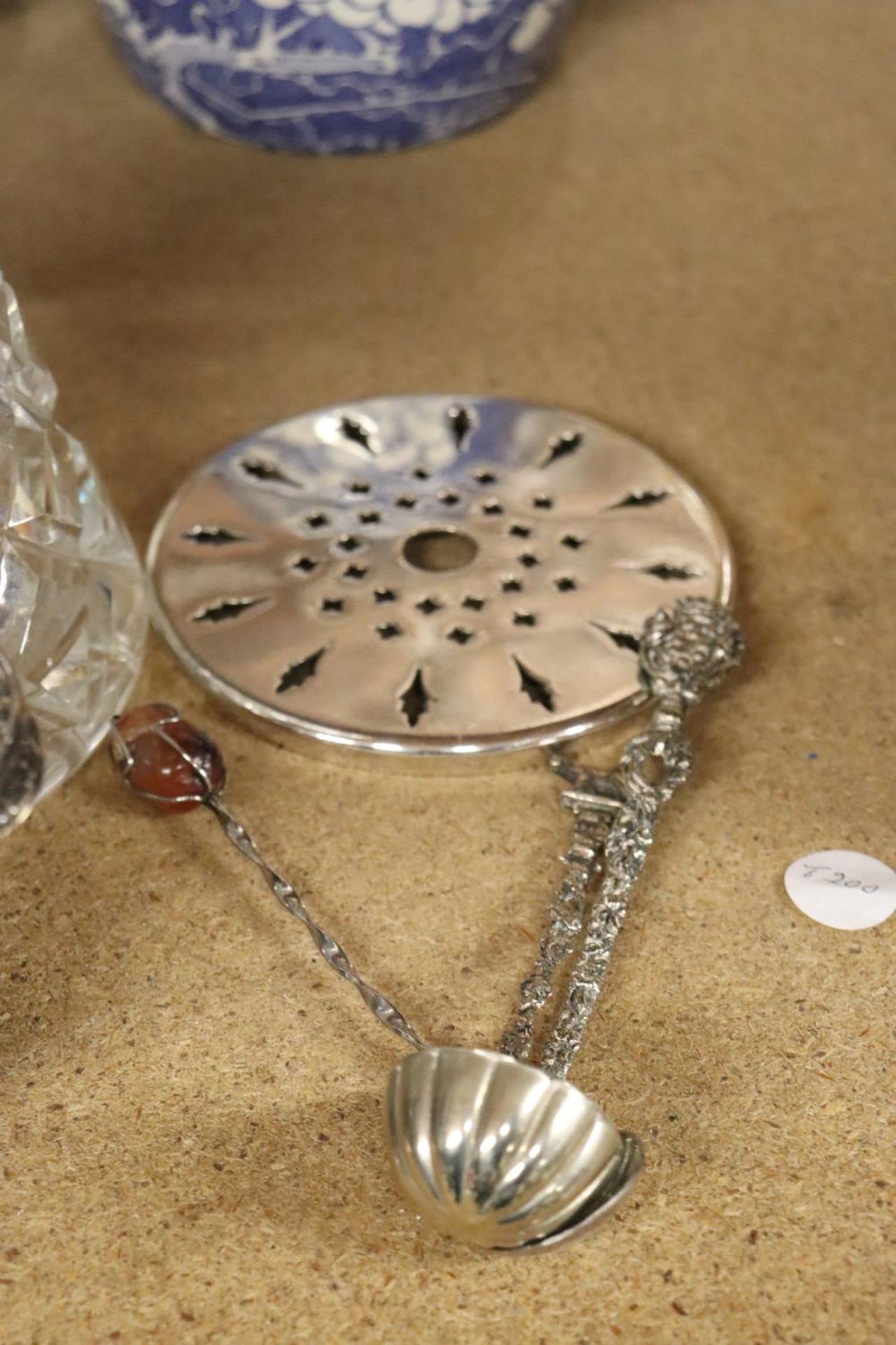 A SILVER PLATED LIDDED JUG, TEA CADDY AND BASKET BOWL, PLUS A LARGE CUT GLASS VASE AND THREE - Image 4 of 6