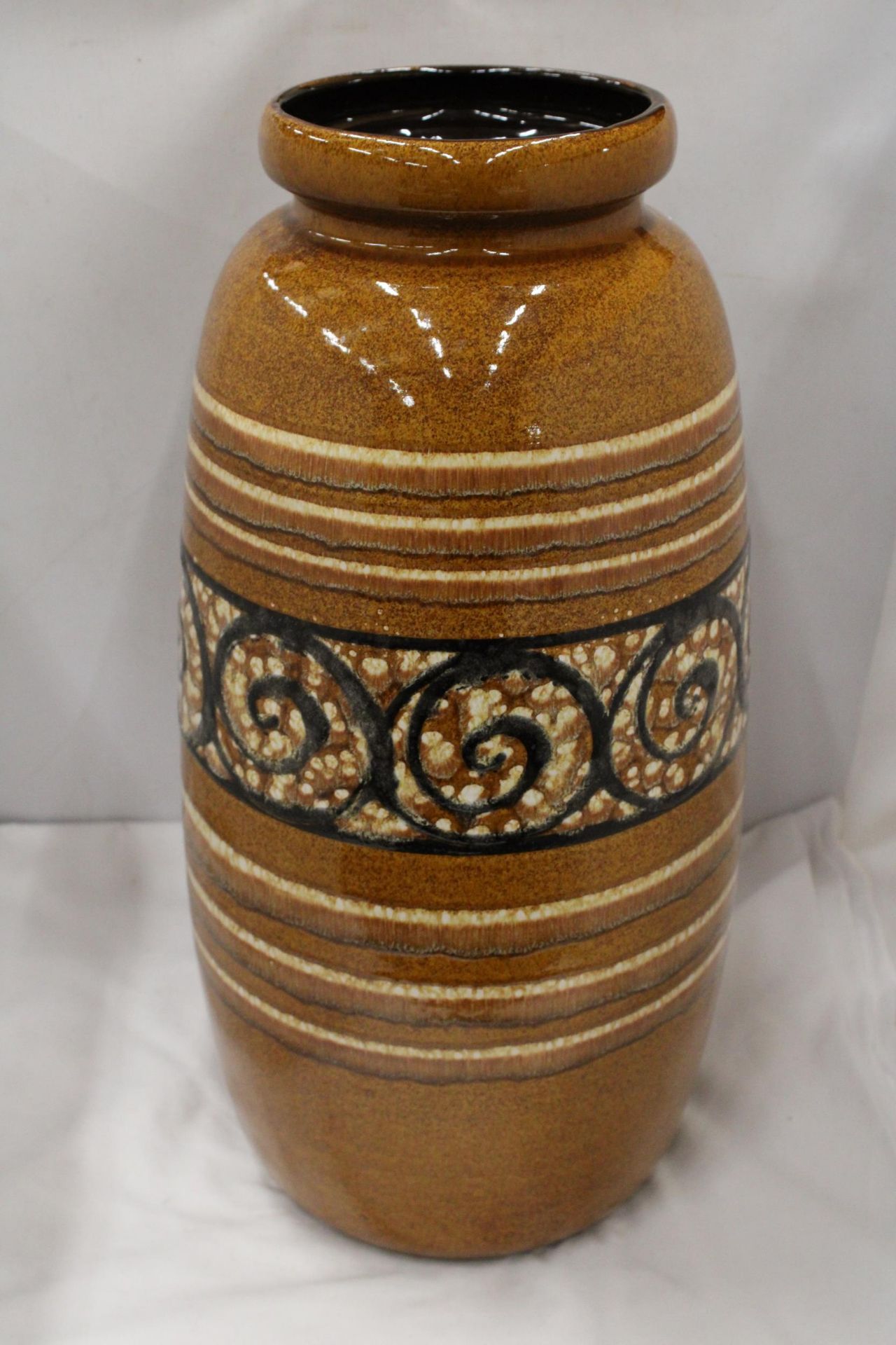 A VERY LARGE WEST GERMAN VASE, HEIGHT 55CM