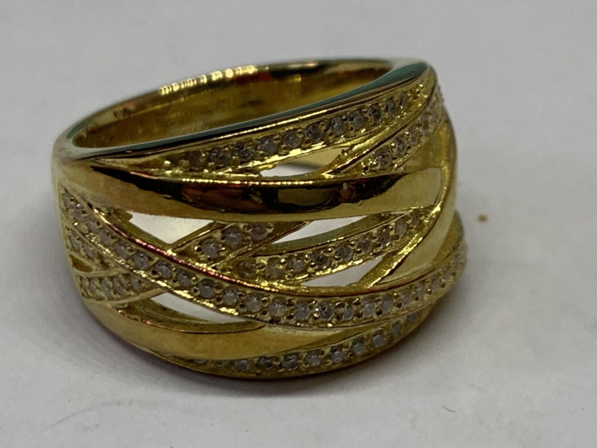 A BOXED SILVER GILT RING - Image 2 of 3