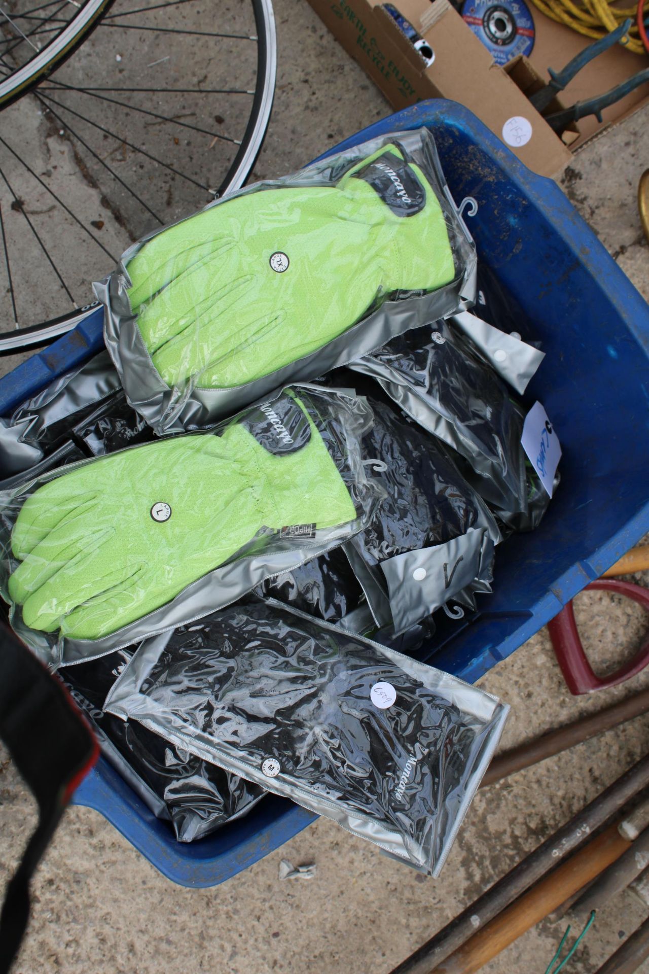 A LARGE QUANTITY OF THINSUATE BIKING GLOVES - Image 2 of 2
