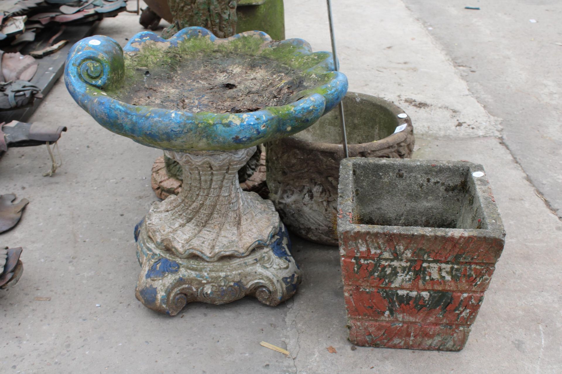 FOUR CONCRETE GARDEN ITEMS TO INCLUDE A BIRDBATH AND TWO PLANTERS ETC - Image 3 of 3