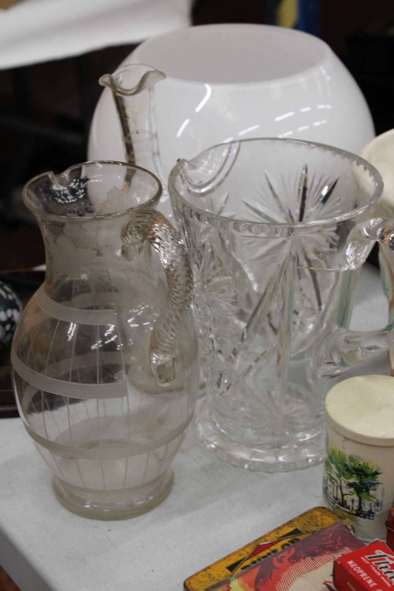 A QUANTITY OF GLASSWARE TO INCLUDE A PERFUME ATOMISER, JUGS, ETC, PLUS A LARGE SPODE 'VELAMOUR' VASE - Image 6 of 6