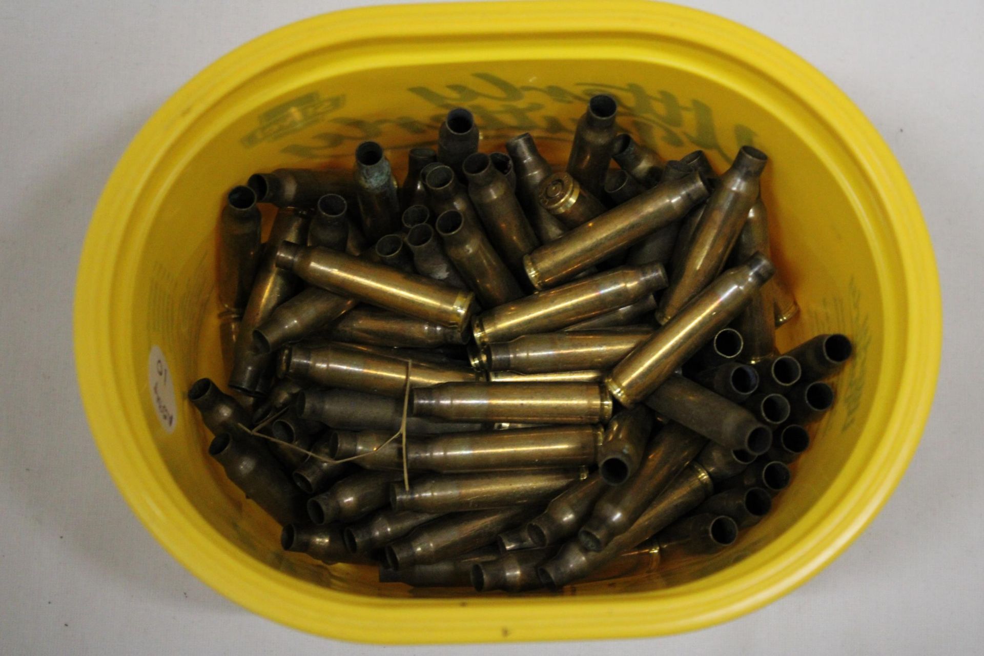 A QUANTITY OF BRASS BULLET CASES - Bild 2 aus 4