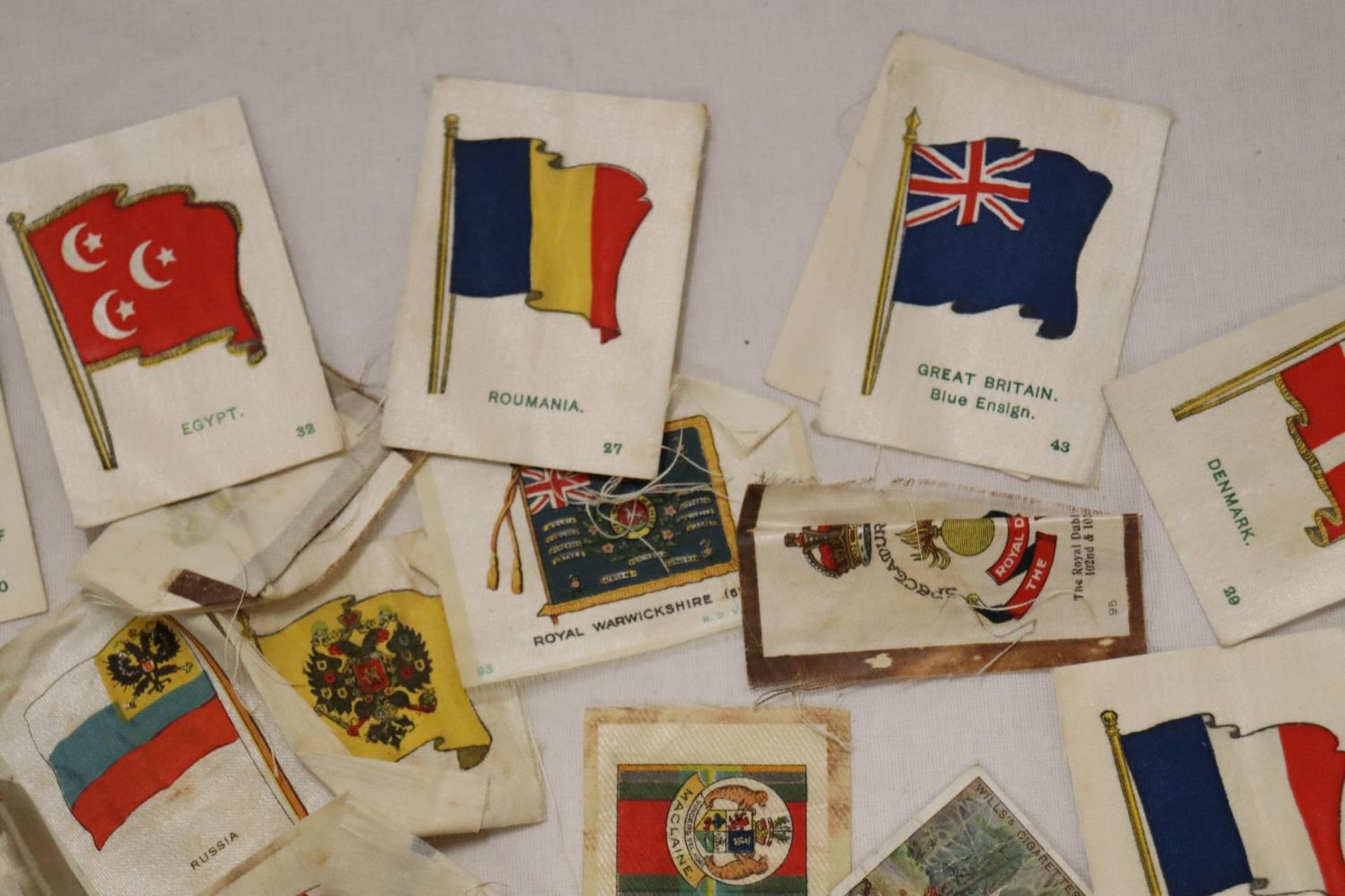 A BOX OF MURATTI CIGARETTES SILK CARDS CIRCA 1914, THE SILKS BEING FLAGS OF THE WORLD - Image 4 of 5