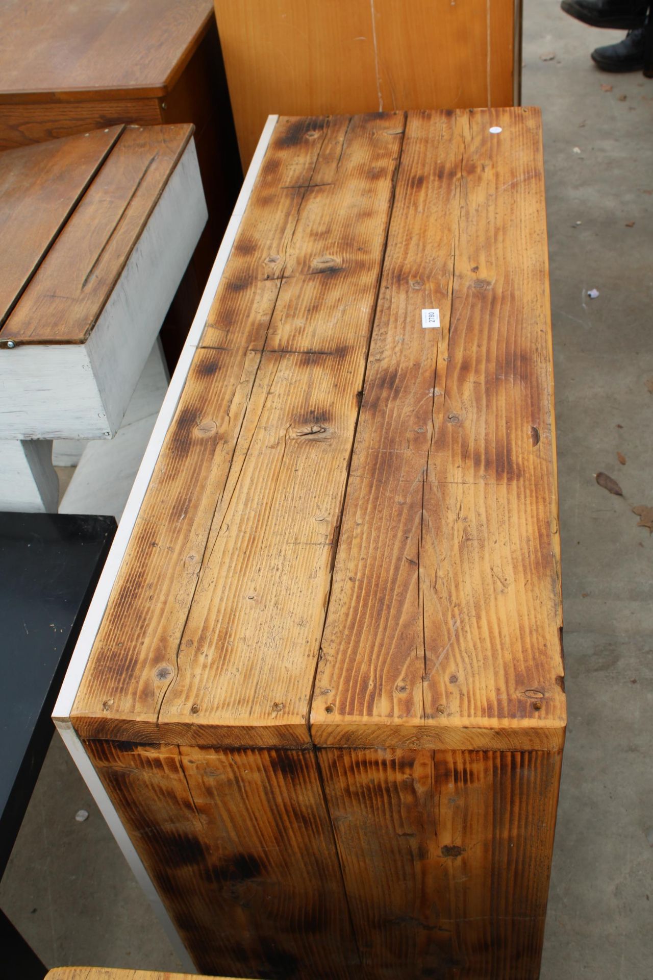 A MODERN PLANK TOP TABLE WITH UNDER SHELF 47" X 17" - Image 3 of 3