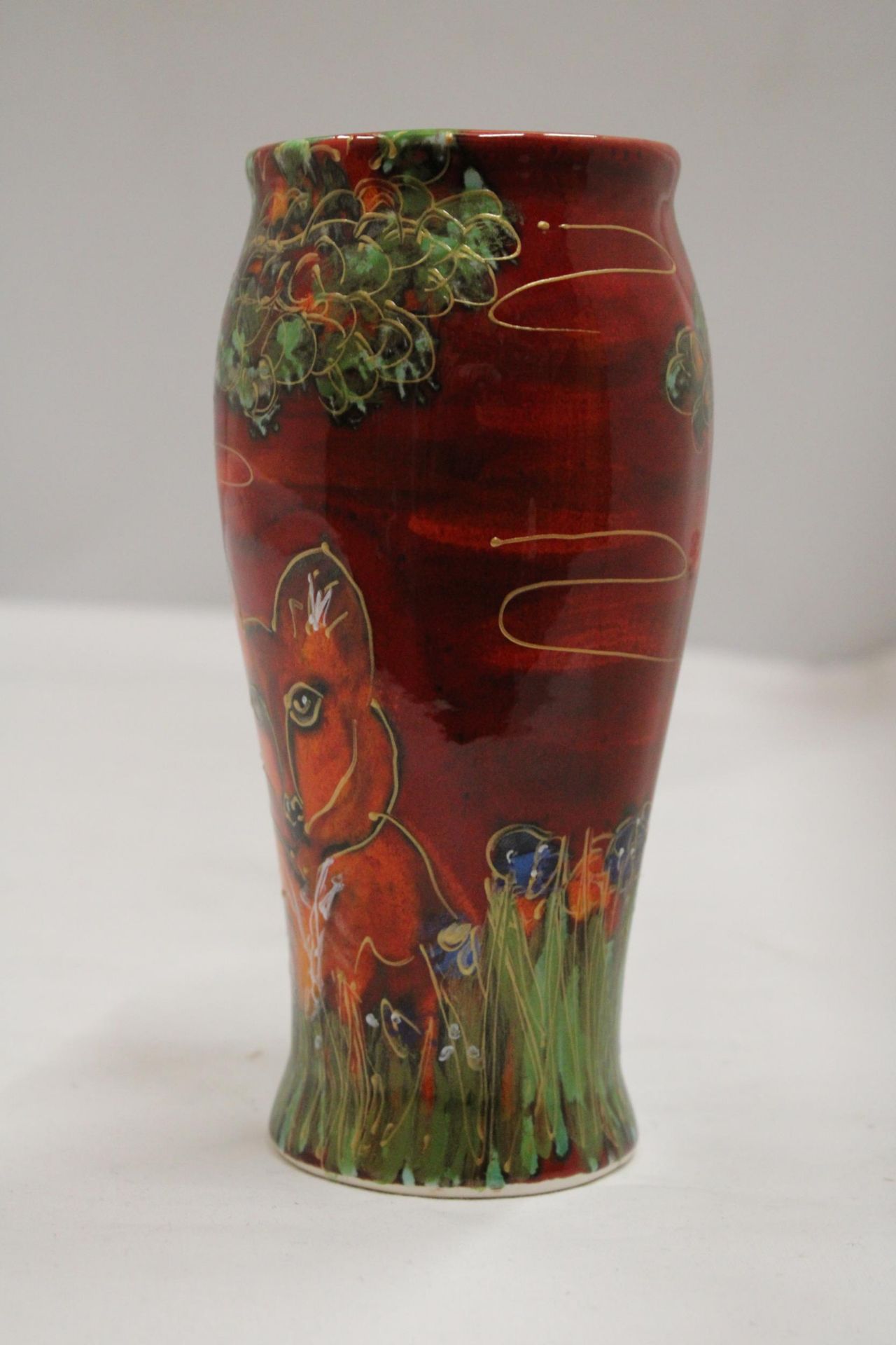 AN ANITA HARRIS FOX VASE SIGNED IN GOLD - Image 2 of 6