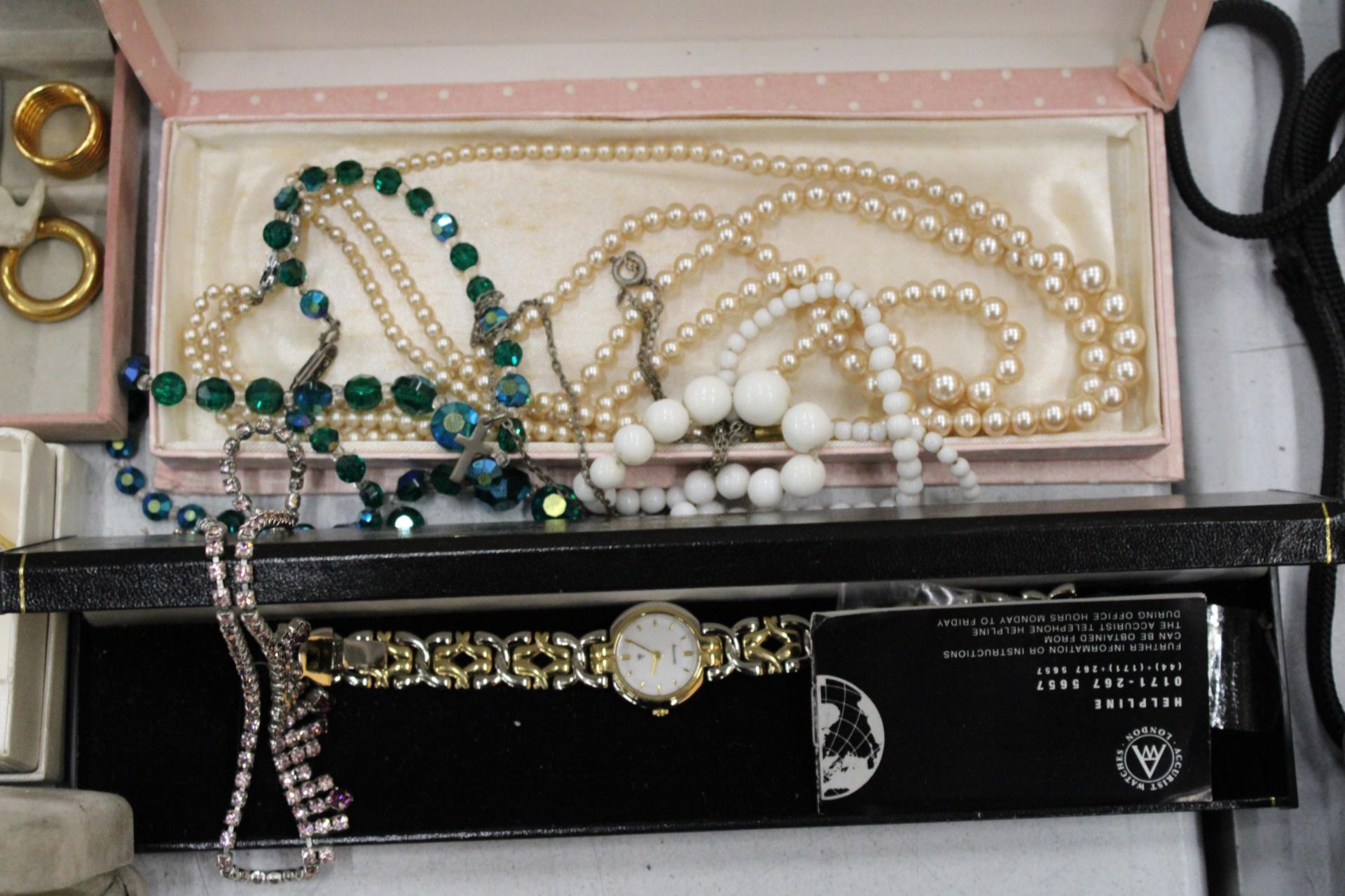 A QUANTITYOF COSTUME JEWELLERY TO INCLUDE WATCHES, NECKLACES, EARRINGS, BEADS, BANGLES, ETC - Image 2 of 5