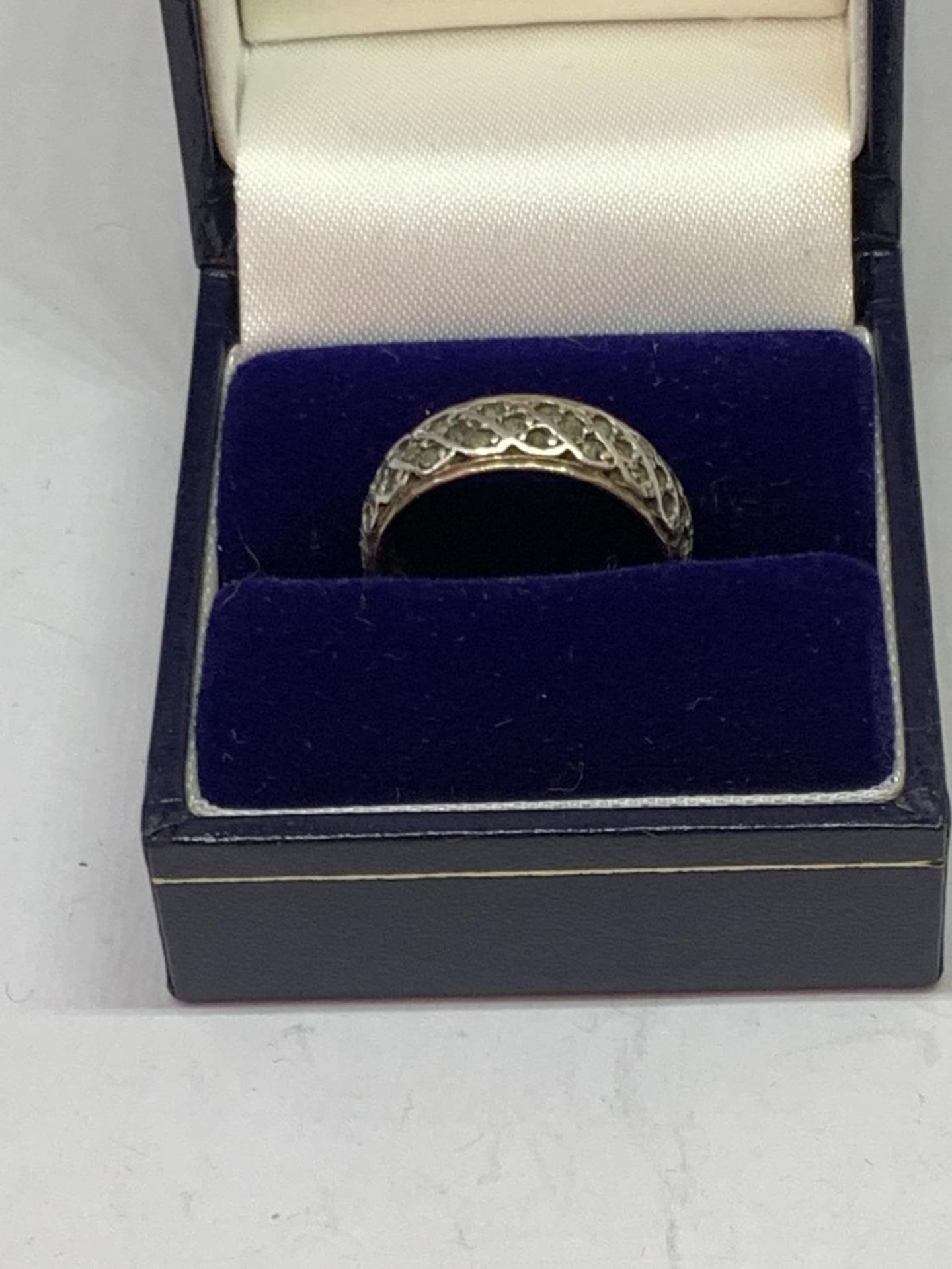 A 9CT GOLD AND SILVER RING