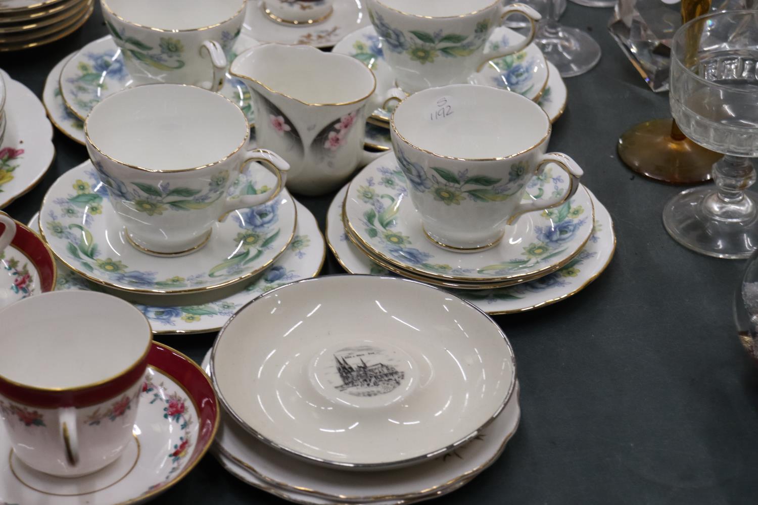 A QUANTITY OF TEACUPS AND SAUCERS TO INCLUDE QUEEN ANNE "LOUISE", DUCHESS "RHAPSODY", WEDGWOOD, - Image 2 of 7