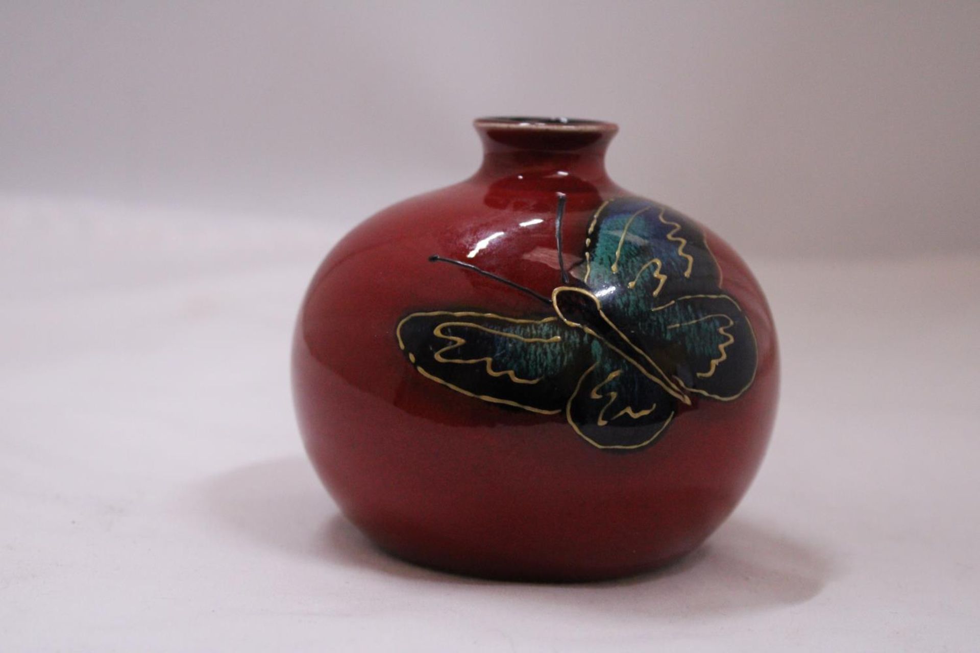 A SARAH EWIN HAND PAINTED VASE WITH BUTTERFLY - Image 2 of 4