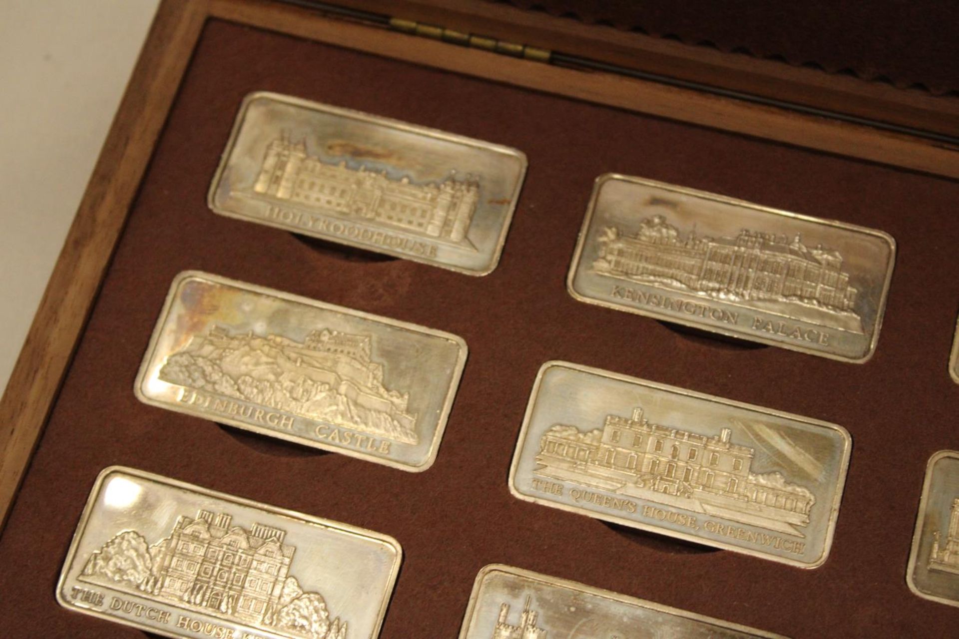 A CASED COLLECTION OF 12 SOLID SILVER INGOTS OF ROYAL PALACES BY THE BIRMINGHAM MINT A LIMITED - Image 3 of 4