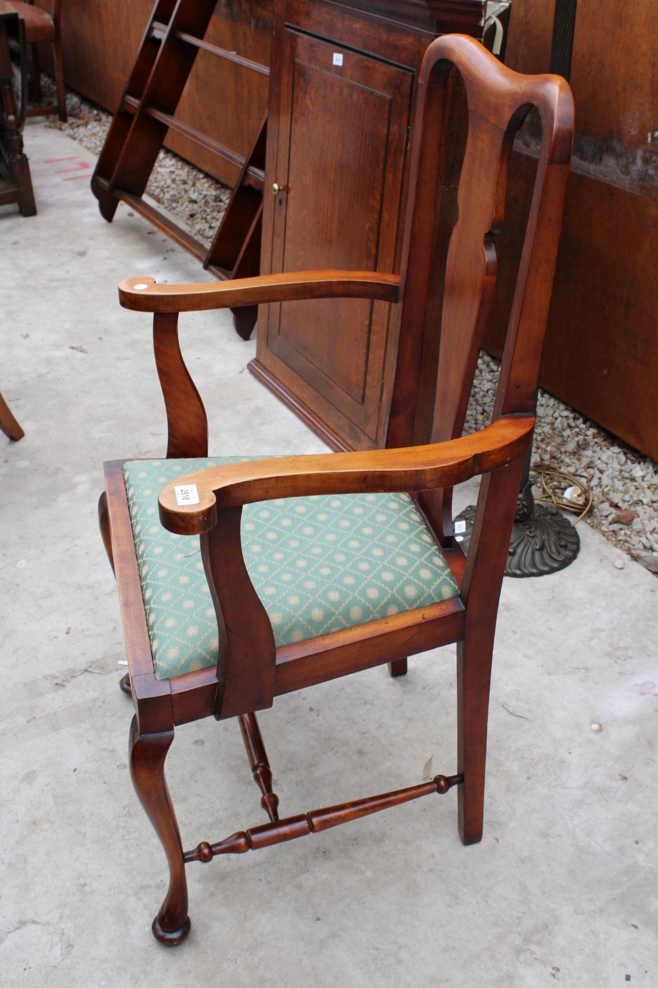 AN EARLY 20TH CENTURY BEECH FRAMED ELBOW CHAIR - Image 2 of 3