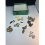 A QUANTITY OF VINTAGE CUFFLINKS AND STUDS