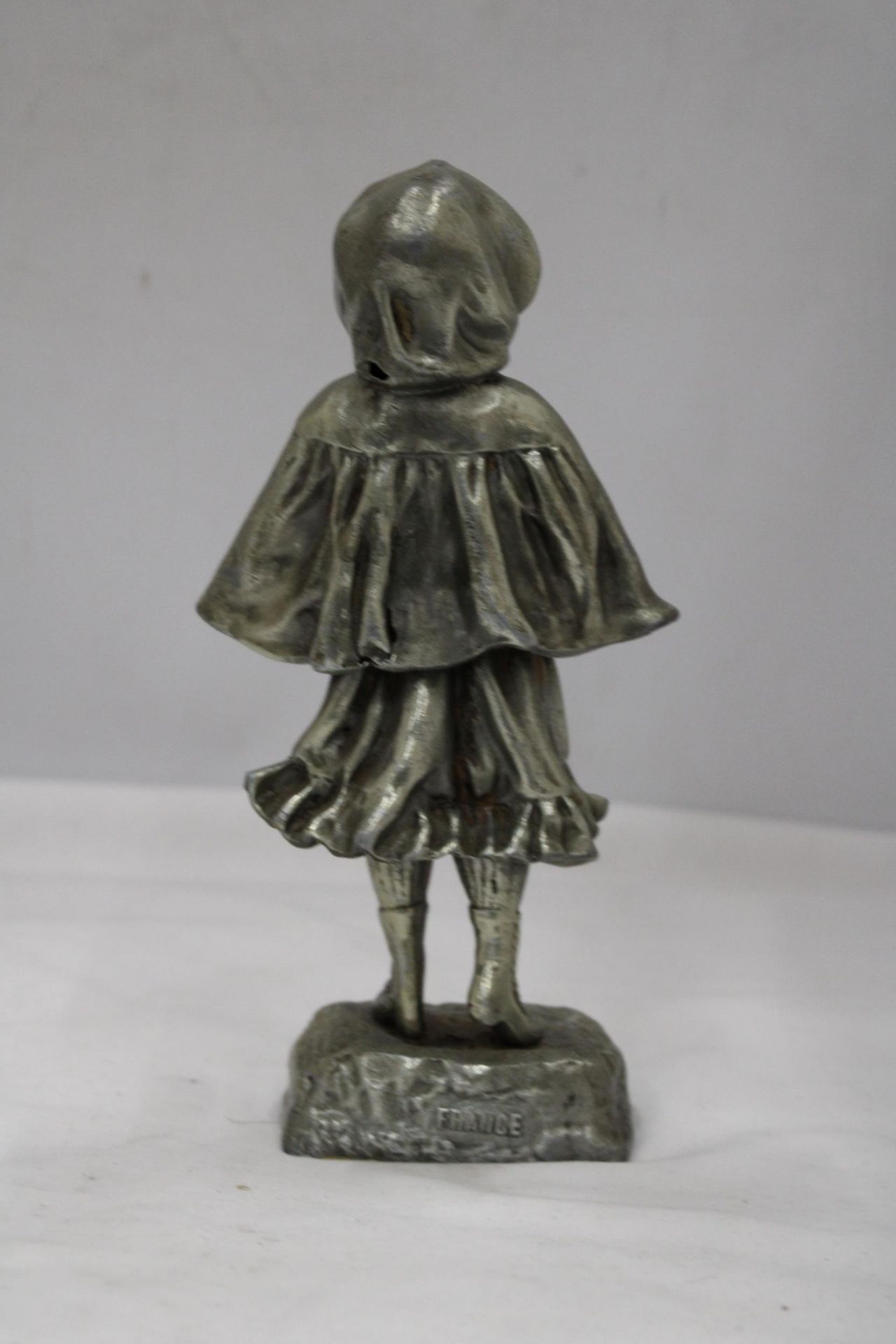 A WHITE METAL FIGURE OF A GIRL, SIGNED 'TREMO', FRANCE, HEIGHT 24CM - Bild 4 aus 5