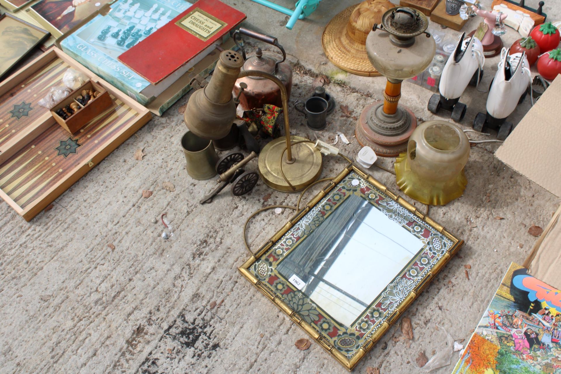 AN ASSORTMENT OF VINTAGE ITEMS TO INCLUDE AN OIL LAMP, A COPPER KETTLE AND A BLOW TORCH ETC