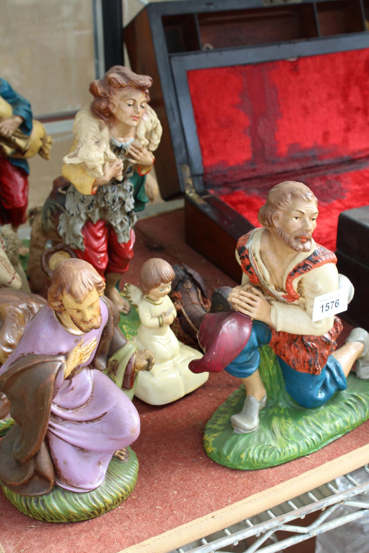 AN ASSORTMENT OF RESIN RELIGIOUS FIGURES - Image 3 of 4
