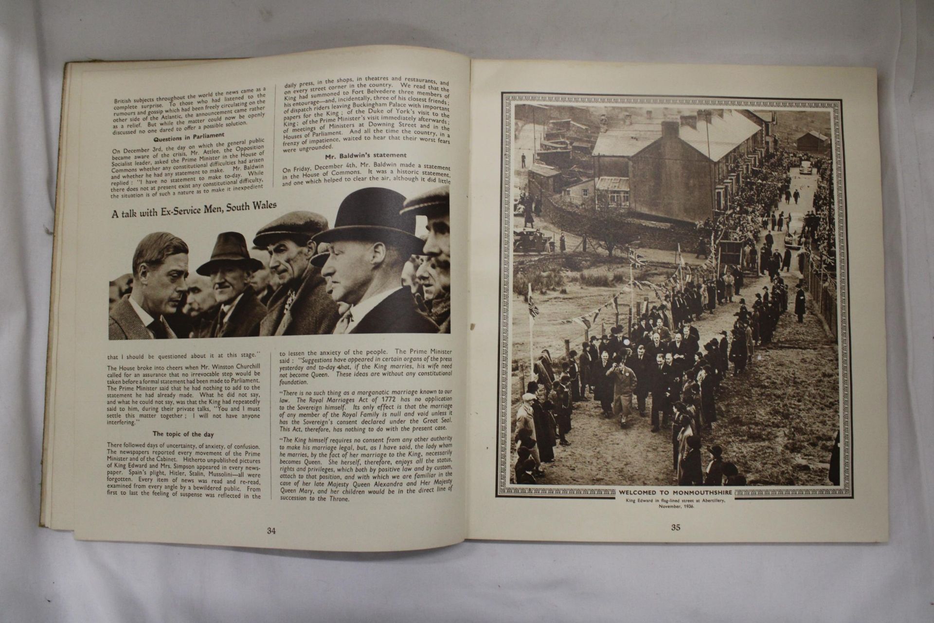 A 1937 CORONATION SOUVENIR BOOK - Bild 4 aus 6