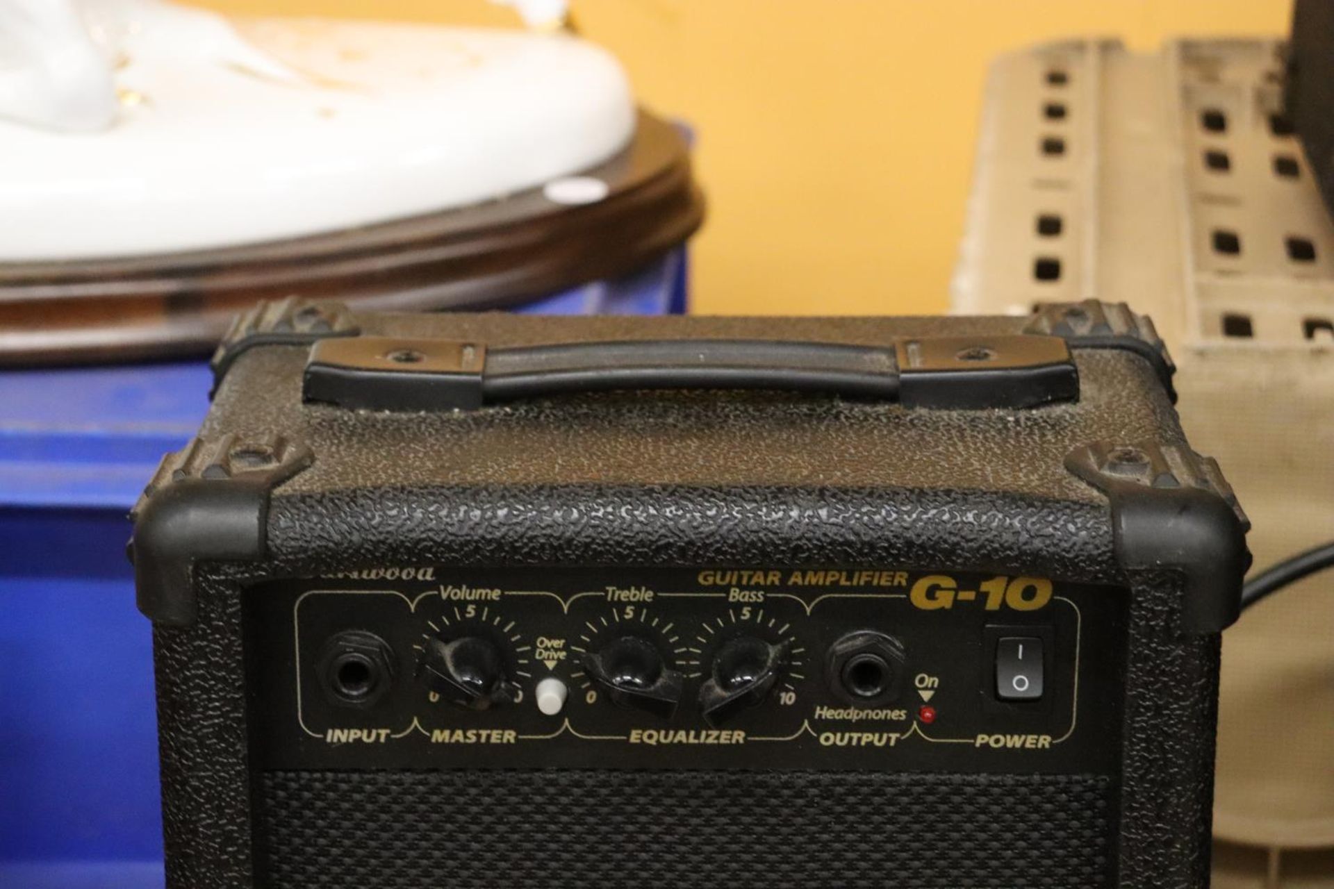 A SMALL BURSWOOD GUITAR AMPLIFIER - Image 3 of 5