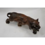 A CARVED HARD WOOD FIGURE OF A BIG CAT, HEIGHT 16CM, LENGTH 36CM