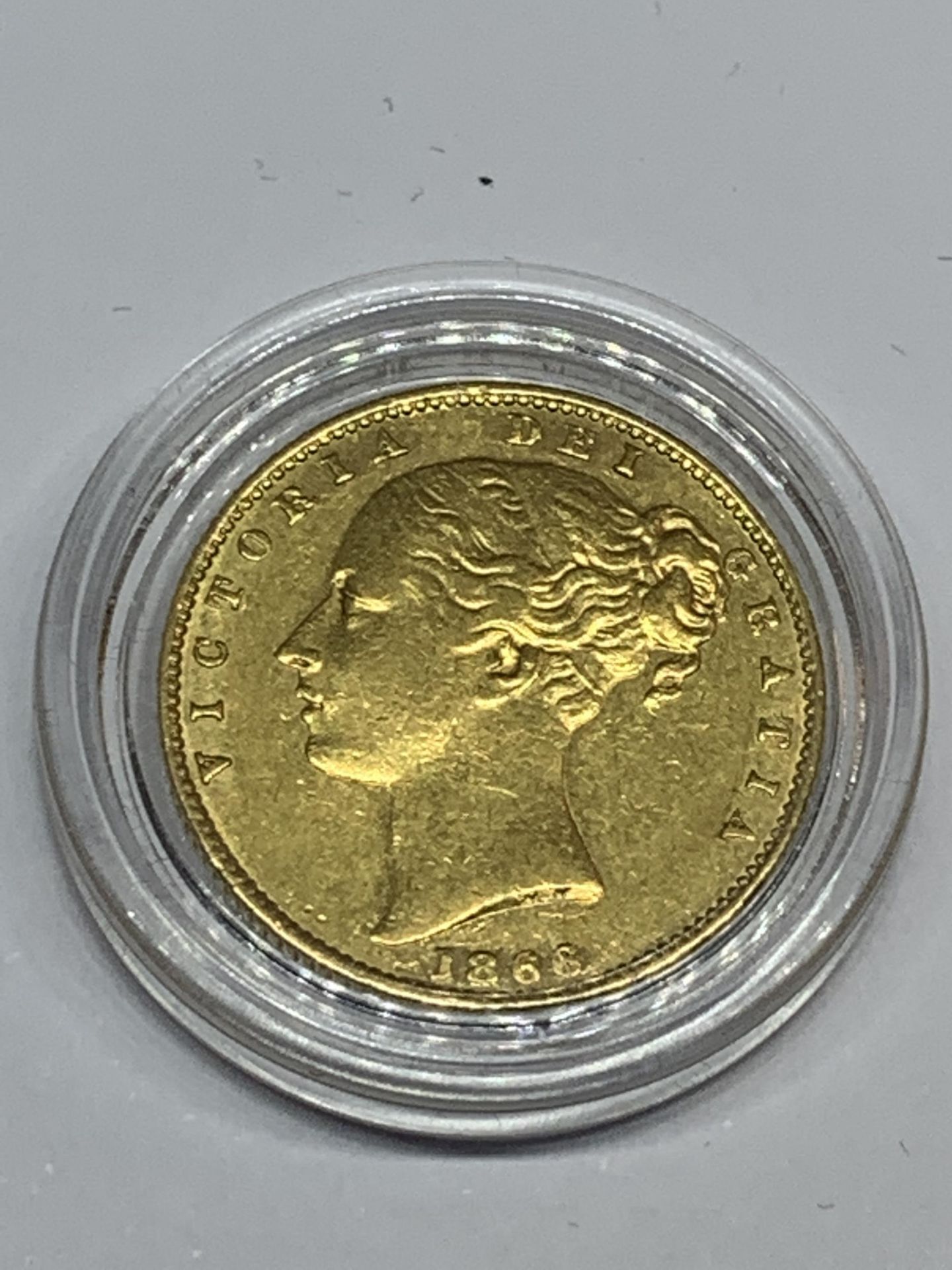 AN 1866 SHIELD BACK GOLD SOVEREIGN QUEEN VICTORIA YOUNG HEAD, LONDON MINT - Image 2 of 2