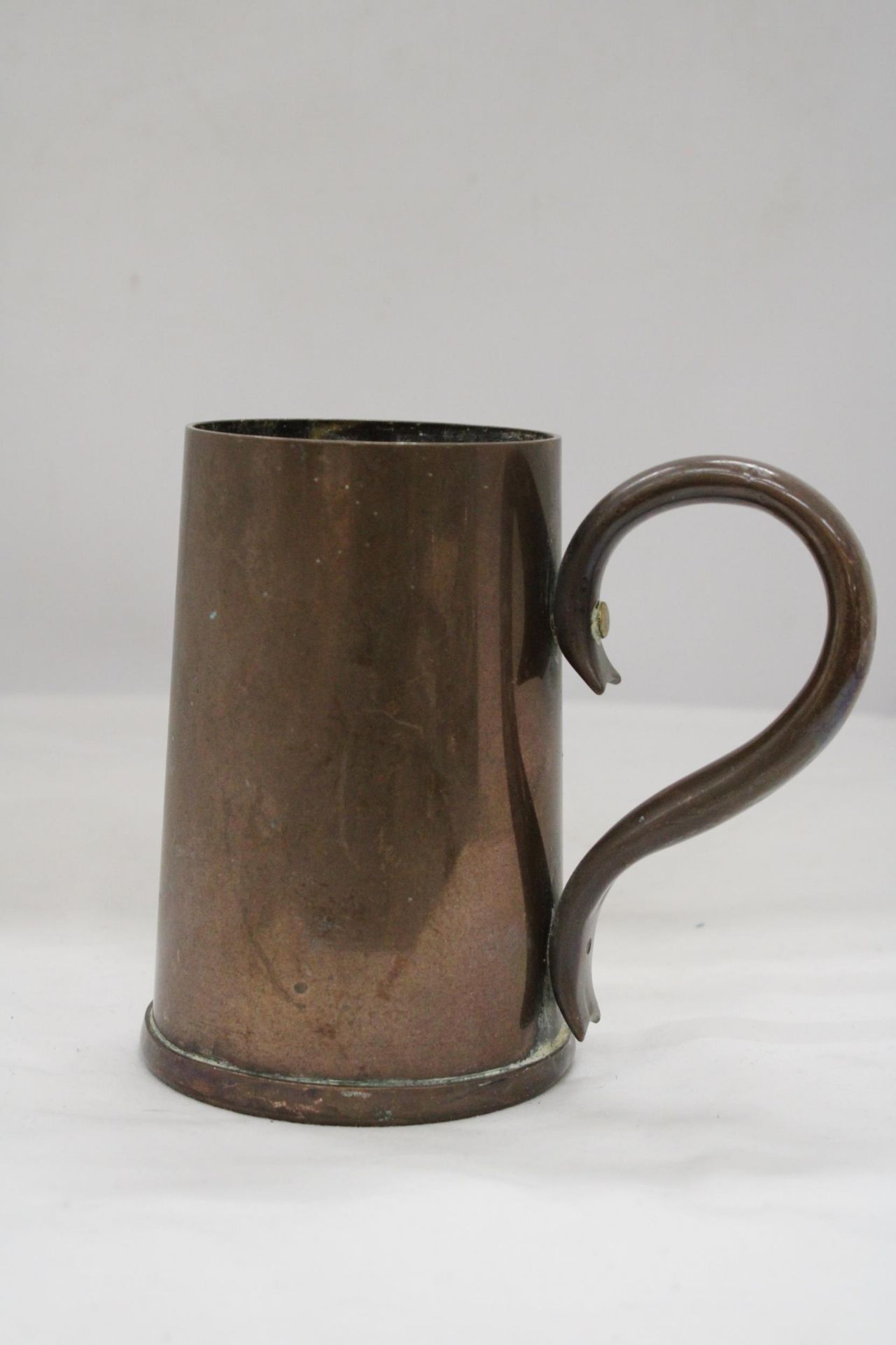 A VERY HEAVY VINTAGE COPPER TANKARD - Image 2 of 6