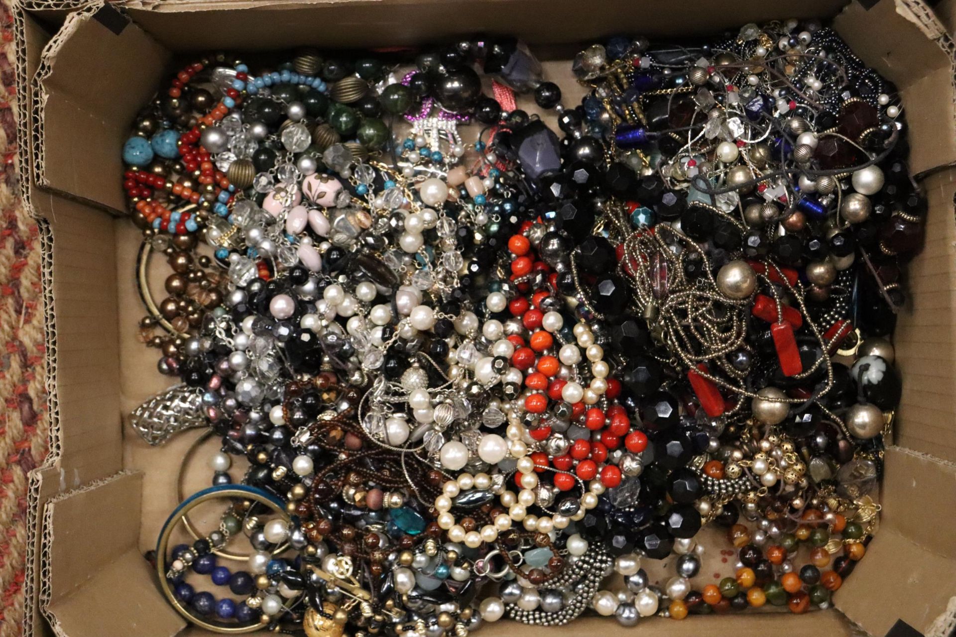 A LARGE QUANTITY OF COSTUME JEWELLERY, NECKLACES, BANGLES, ETC