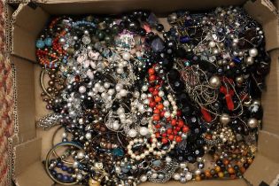 A LARGE QUANTITY OF COSTUME JEWELLERY, NECKLACES, BANGLES, ETC