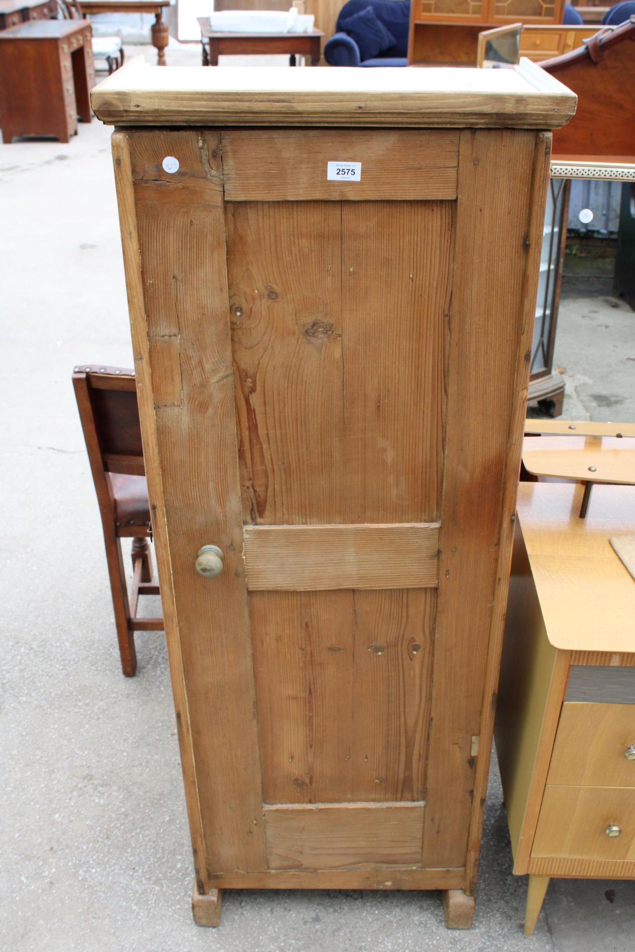 A VICTORIAN NARROW PINE SINGLE DOOR CUPBOARD 21" WIDE - Image 2 of 3