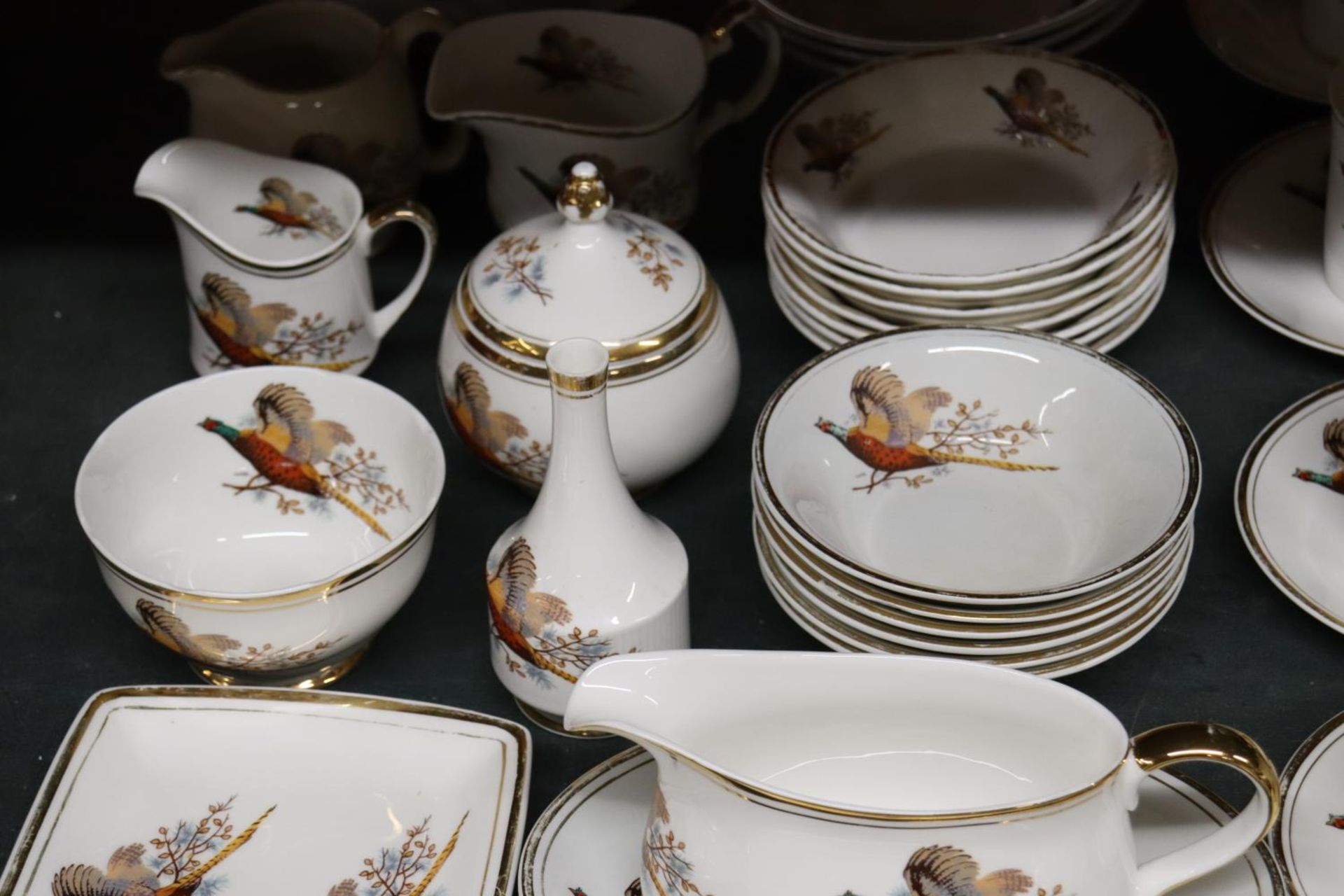 A PART STAFFORDSHIRE, 'SHERIDAN' CHINA DINNER SERVICE WITH PHEASANT DESIGN TO INCLUDE VARIOUS - Bild 2 aus 6