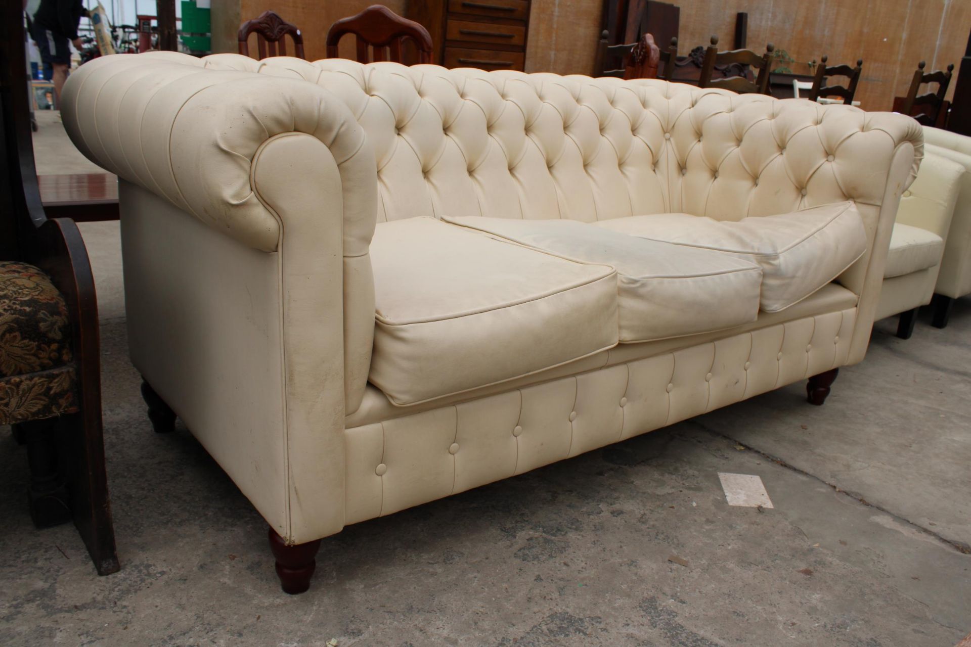 A MODERN CREAM FAUX LEATHER CHESTERFIELD THREE SEATER SETTEE - Image 2 of 2