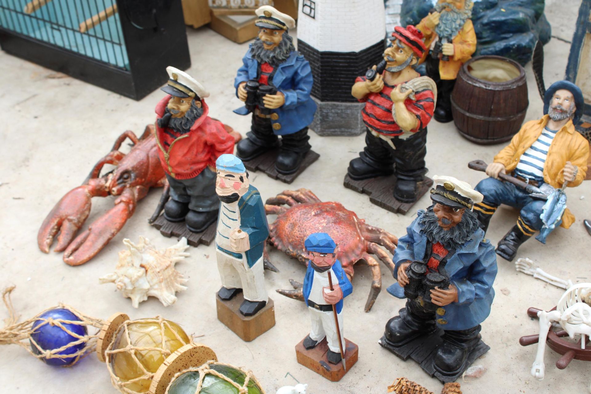 AN ASSORTMENT OF NAUTICAL RELATED ITEMS TO INCLUDE LIGHT HOUSES, SAILOR FIGURES AND ANIMALS ETC - Image 6 of 8