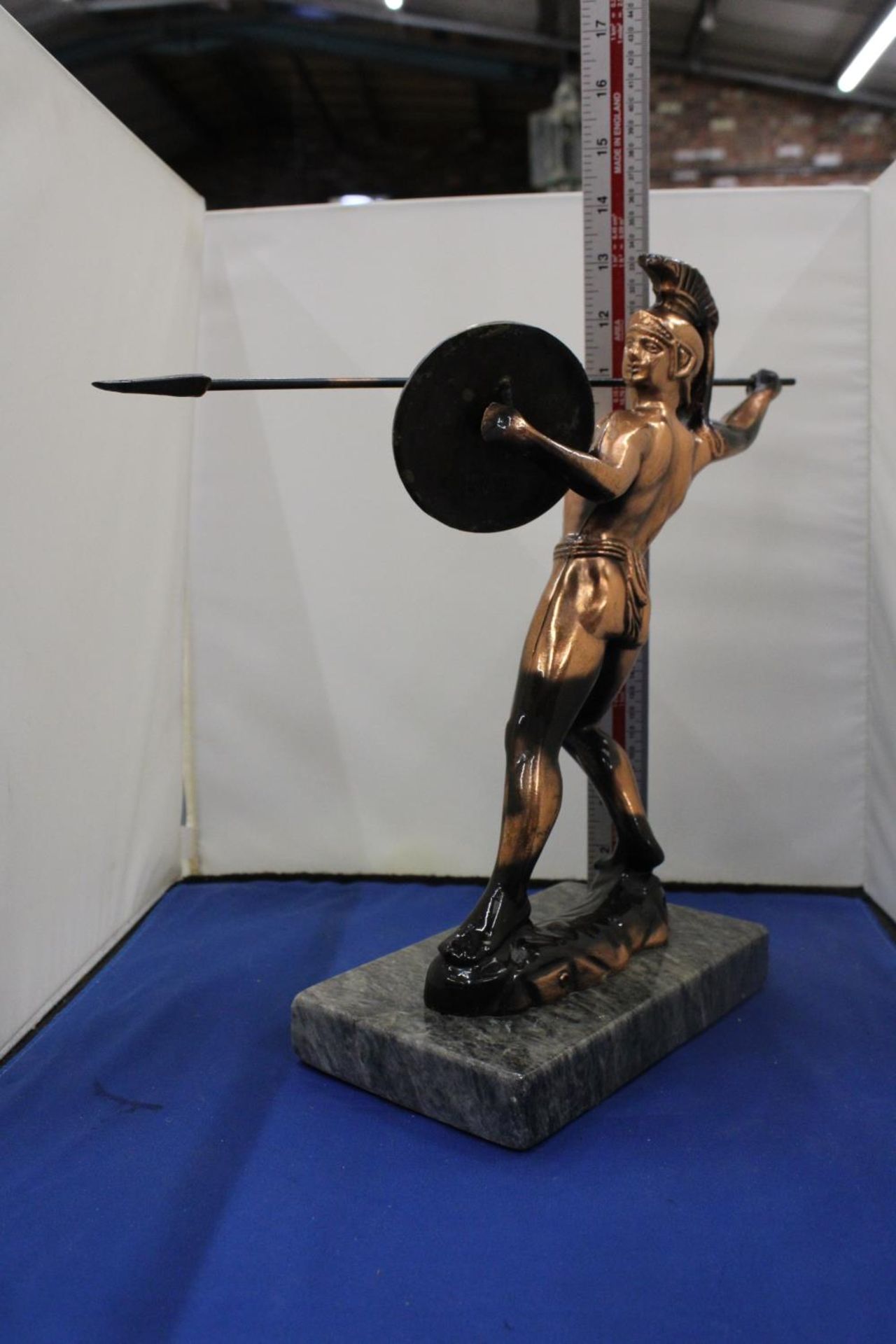 A MODEL OF LEONIDAS OF SPARTA ON A MARBLE BASE 13" HIGH - Image 4 of 4