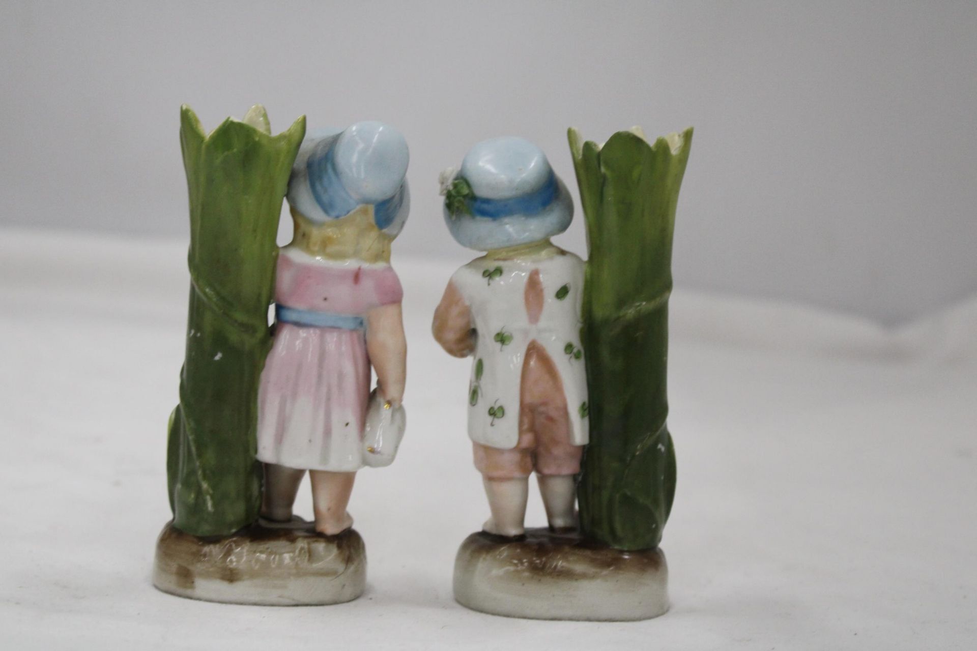 TWO VINTAGE GERMAN CONTA AND BOHME FAIRINGS TO INCLUDE A GIRL WITH JUG VASE AND A GIRL WITH BASKET - Image 4 of 6
