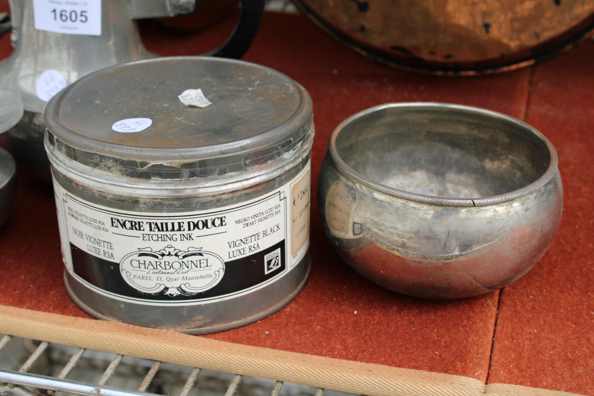 AN ASSORTMENT OF ITEMS TO INCLUDE A BEATEN PEWTER TEA SERVICE AND A TIN OF ENCRE TAILLE DOUCE - Image 3 of 3