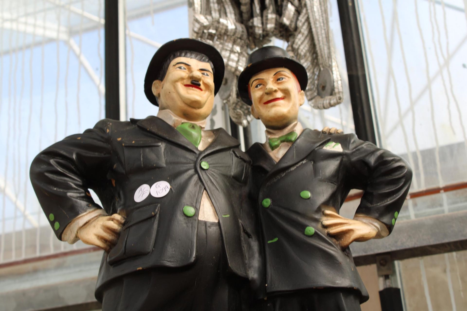 A LARGE PLASTIC FIGURE OF LAUREL AND HARDY (A/F TO THE BACK) - Image 2 of 2