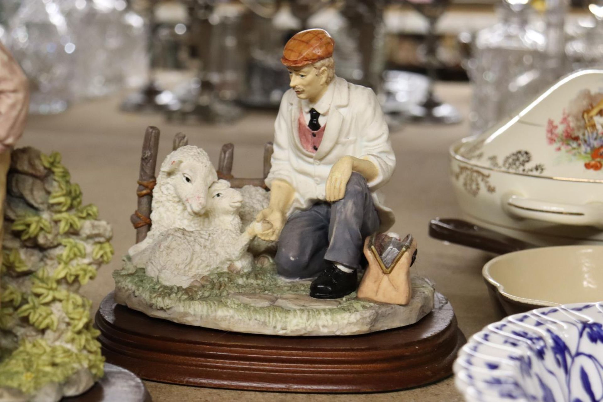 THREE LEONARDO COUNTRYSIDE FIGURES ON PLINTHS TO INCLUDE A VET WITH SHEEP, A FARMER AND A GAME - Image 4 of 5