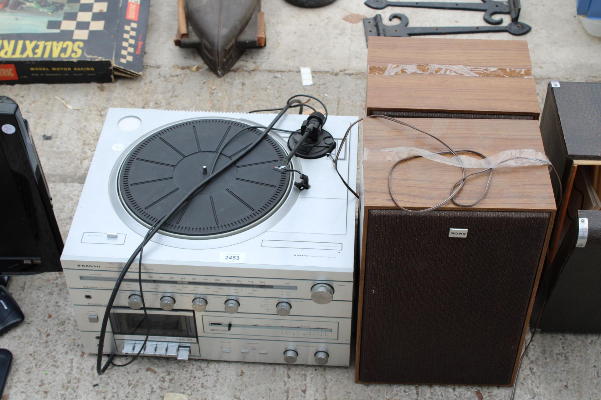 A SANYO STEREO SYSTEM AND A PAIR OF SONY SPEAKERS