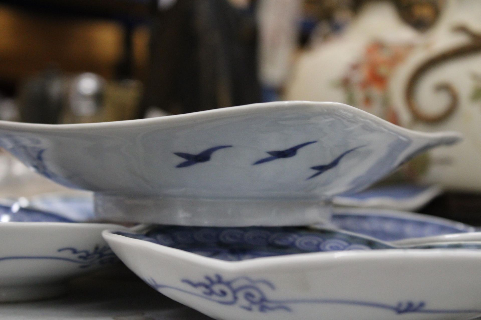 SIX ORIENTAL BLUE AND WHITE PLATES/BOWLS - Image 6 of 6