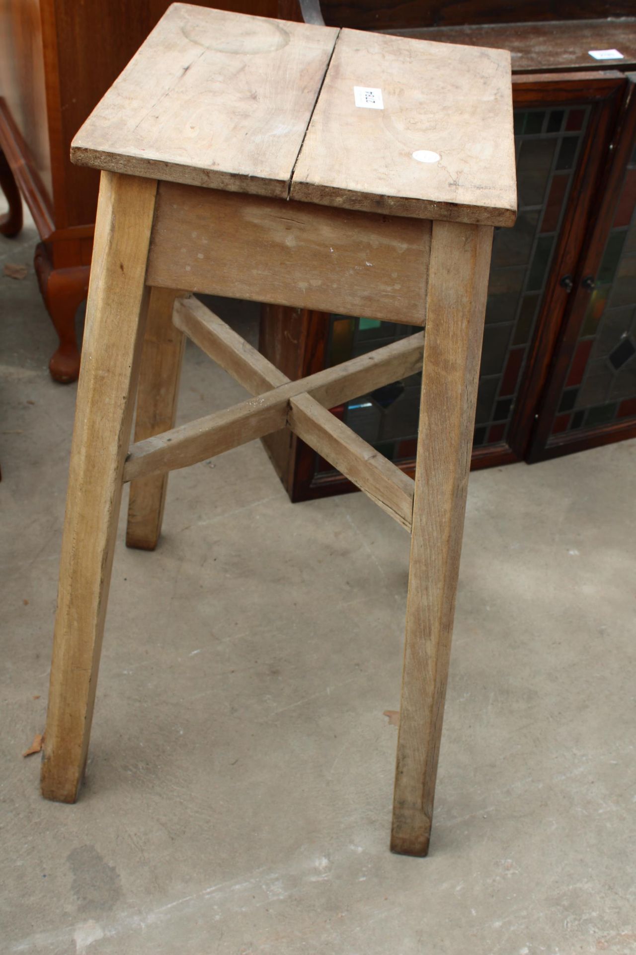 AN EARLY 20TH CENTURY BEECH STOOL - Image 2 of 2