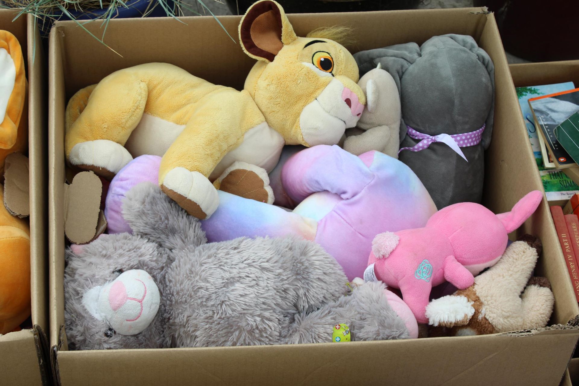 A LARGE ASSORTMENT OF CHILDRENS TEDDIES - Image 3 of 5
