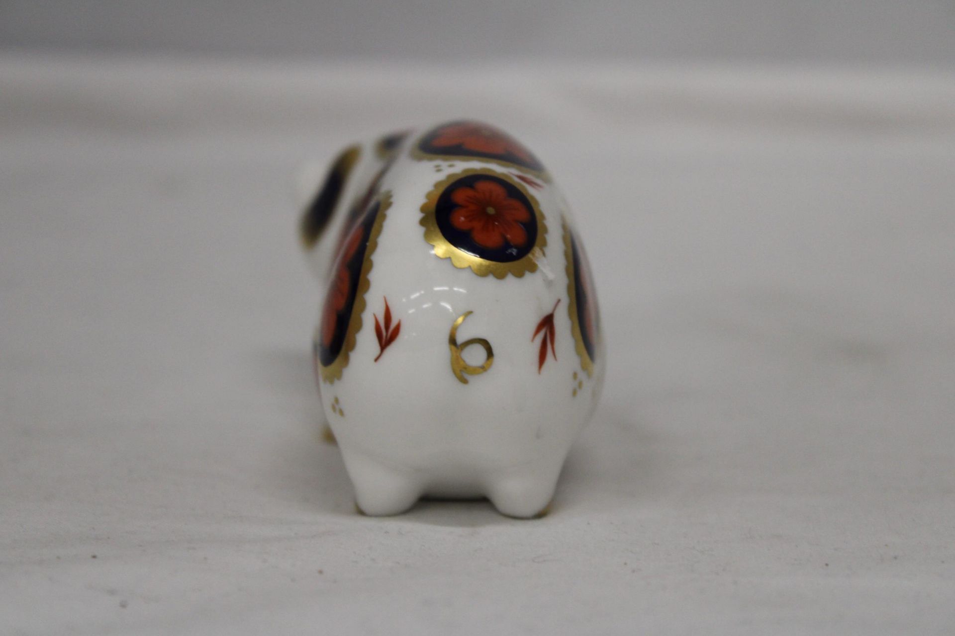A ROYAL CROWN DERBY PIG (SECONDS) - Image 4 of 5