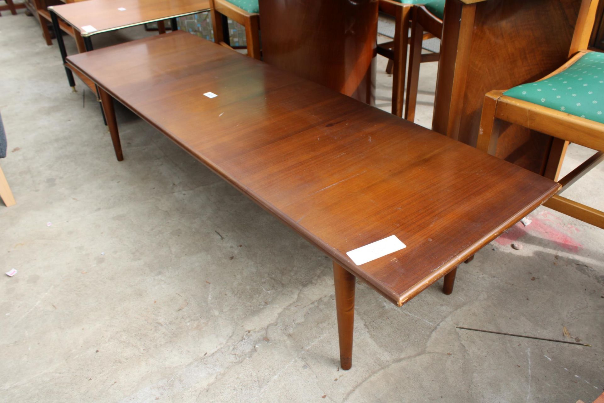 A RETRO TEAK COFFEE TABLE ON TAPERING LEGS, 60" X 18"